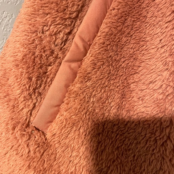 Patagonia Women's Los Gatos Fleece Vest XL - Dark Pink - Picture 5 of 5